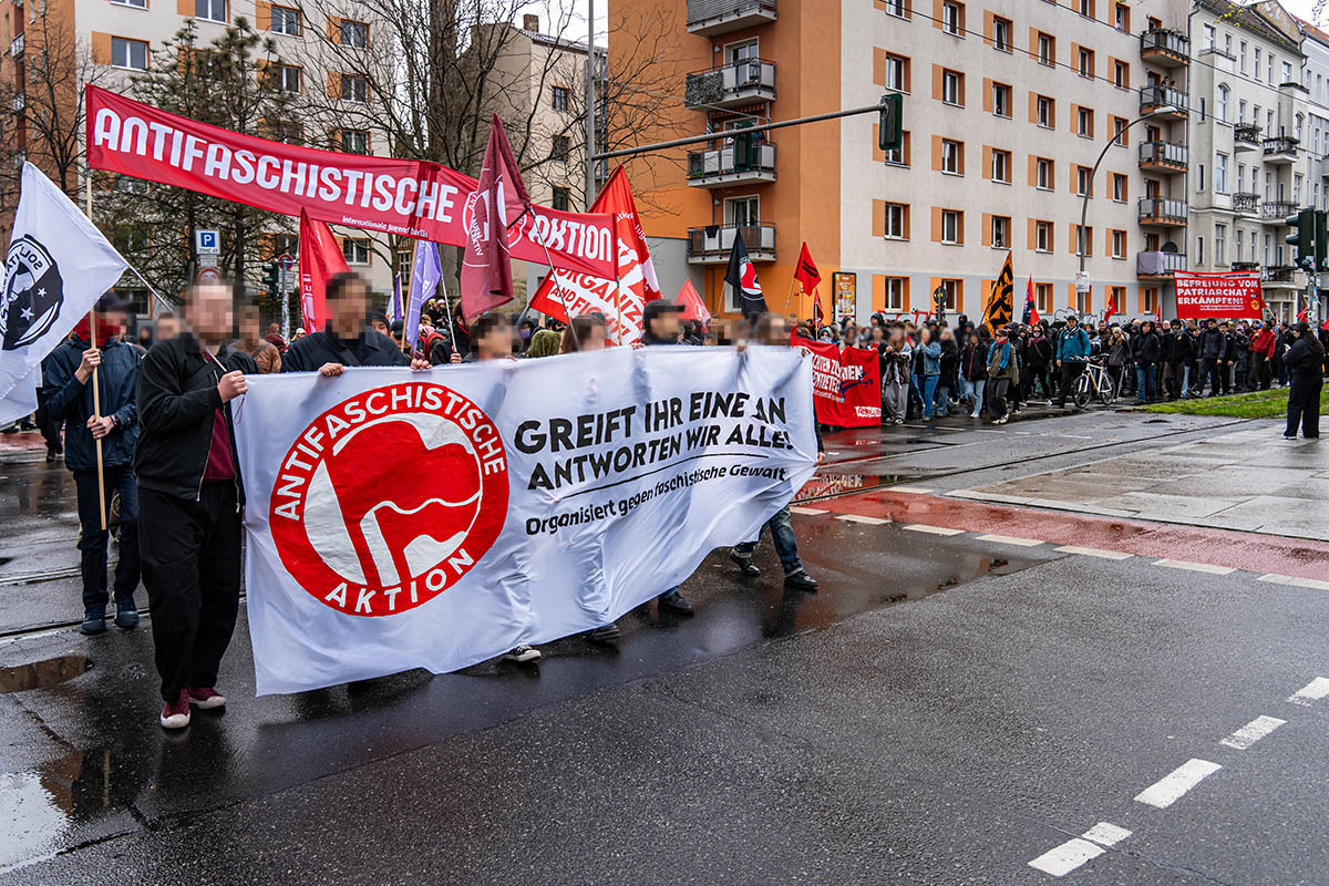 Antifa-Demo nach Nazi-Angriff in Friedrichshain: Array
