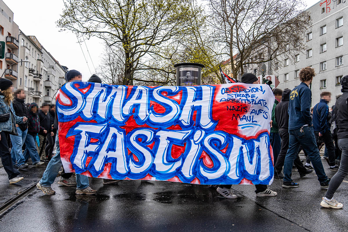 Antifa-Demo nach Nazi-Angriff in Friedrichshain: Array