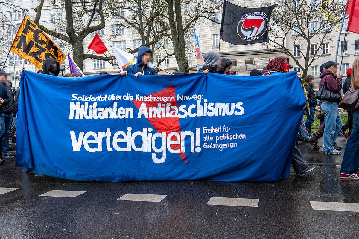 Antifa-Demo nach Nazi-Angriff in Friedrichshain: Array