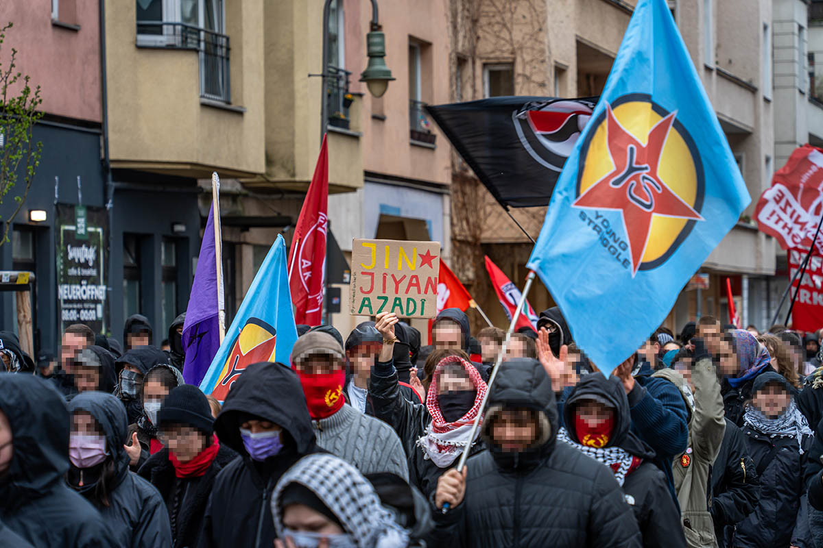 Antifa-Demo nach Nazi-Angriff in Friedrichshain: Array