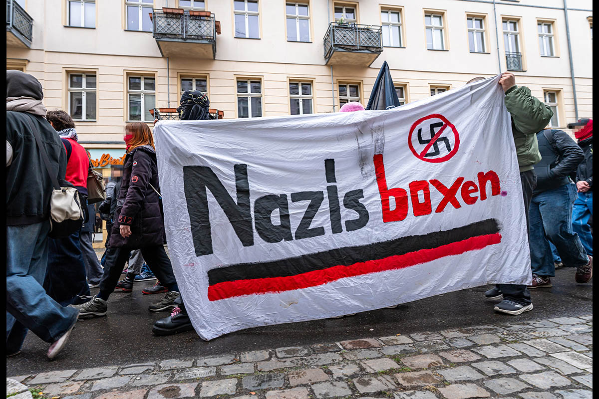 Antifa-Demo nach Nazi-Angriff in Friedrichshain: Array