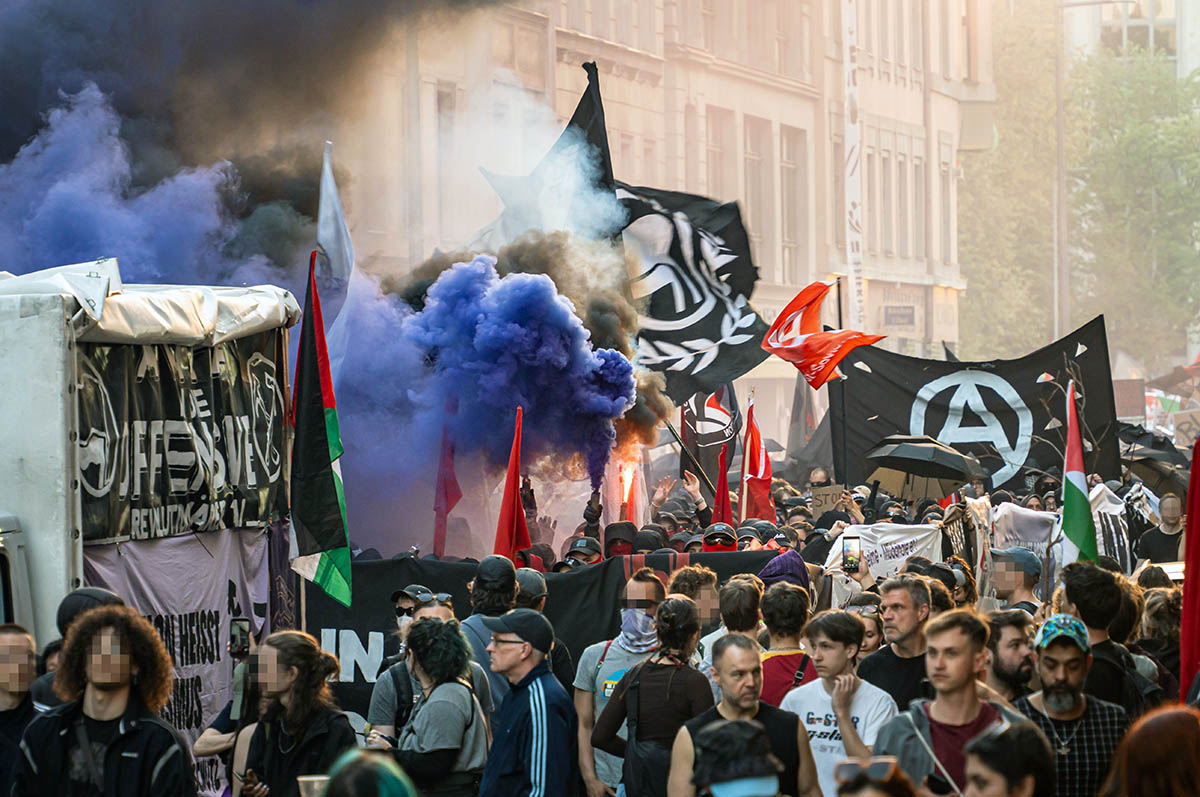 Chaotischer Erster Mai in Kreuzberg: 
