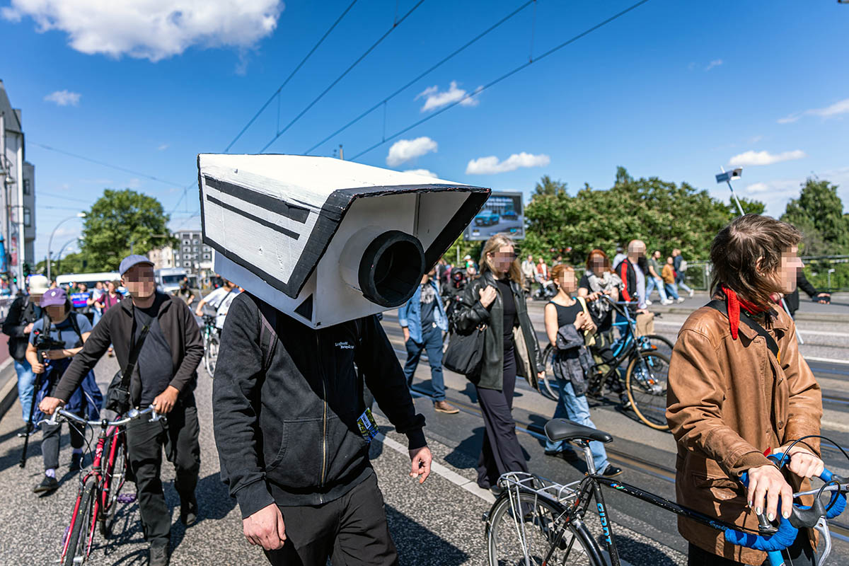 Demonstration gegen die digitale Aufrüstung der Polizei: Array