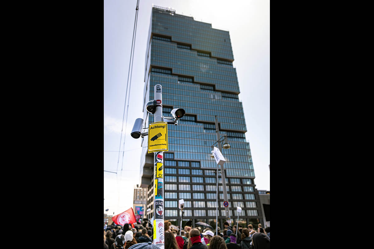 Demonstration gegen die digitale Aufrüstung der Polizei: Array
