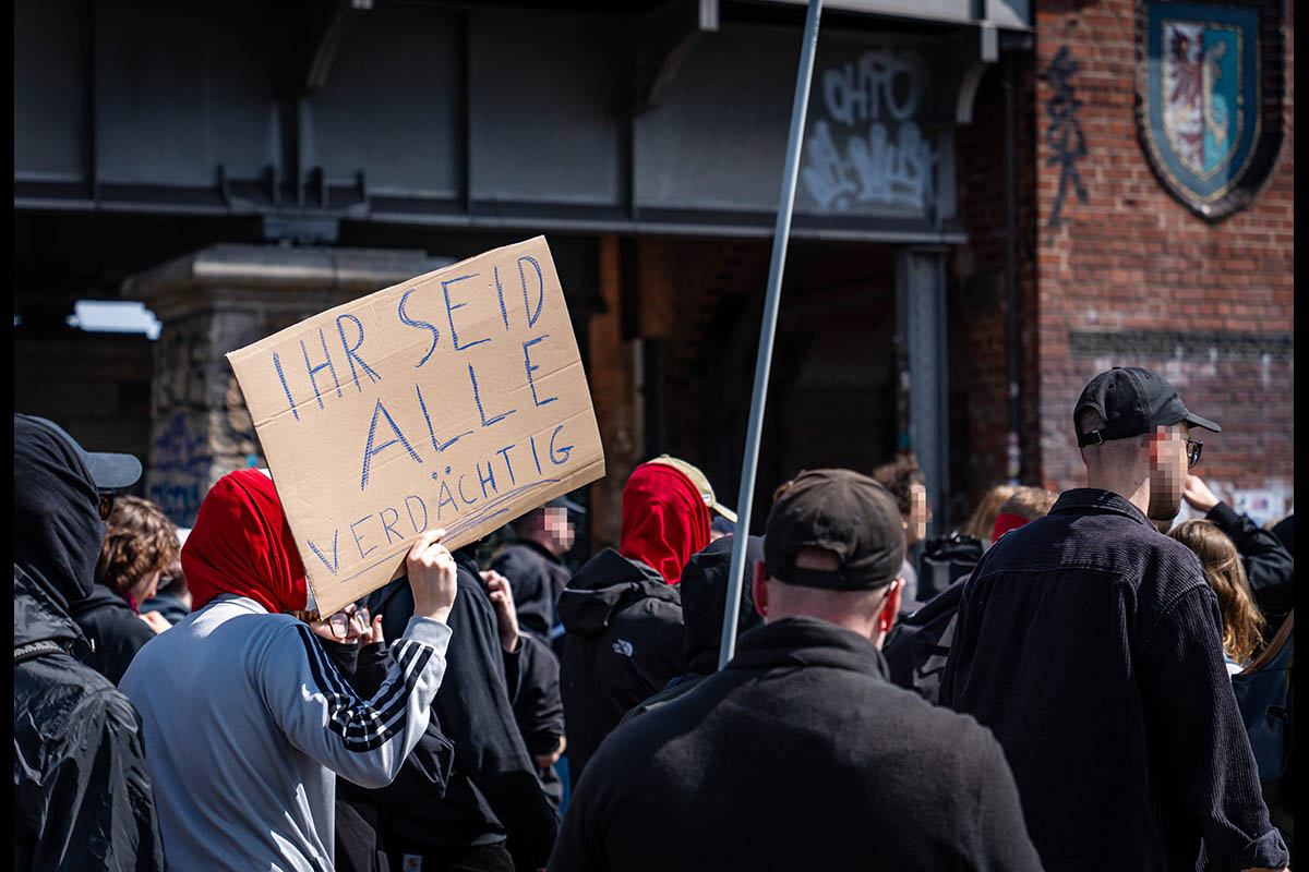 Demonstration gegen die digitale Aufrüstung der Polizei: Array
