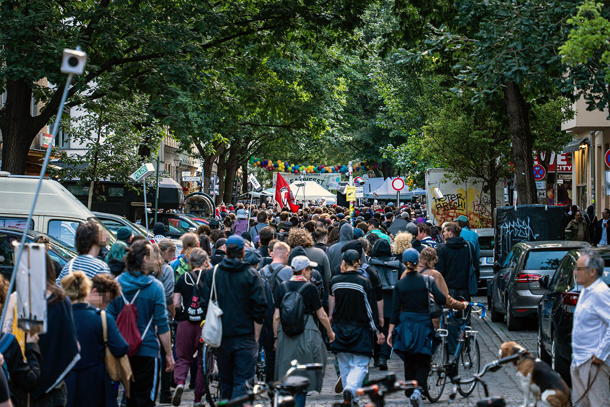 Demonstration gegen die digitale Aufrüstung der Polizei: Array