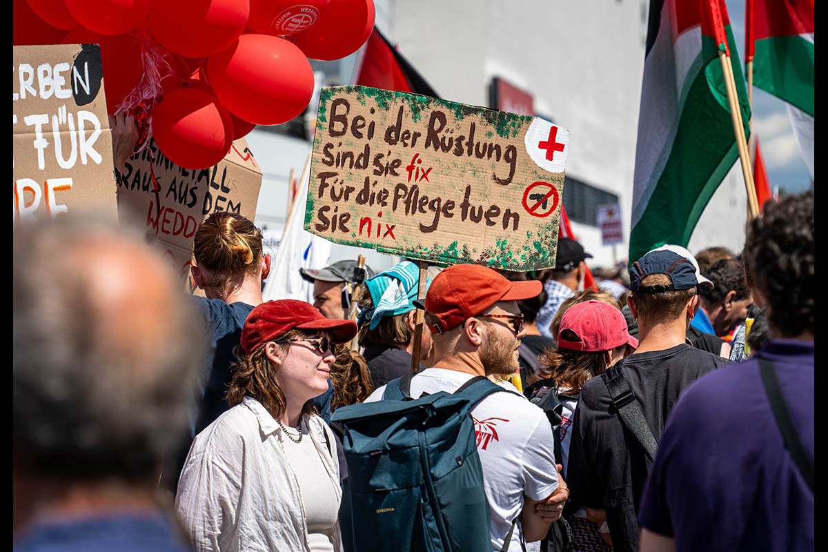 Protest gegen Waffenfabrik im Wedding: 