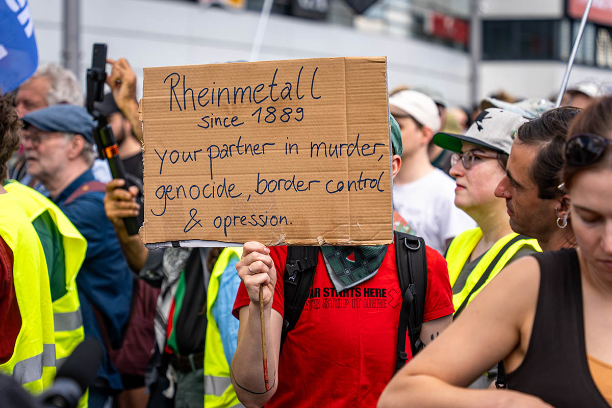 Protest gegen Waffenfabrik im Wedding: 
