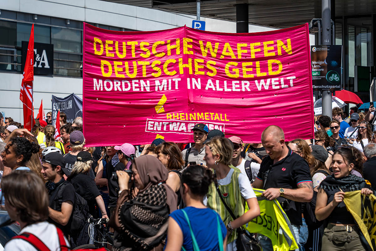 Protest gegen Waffenfabrik im Wedding: 