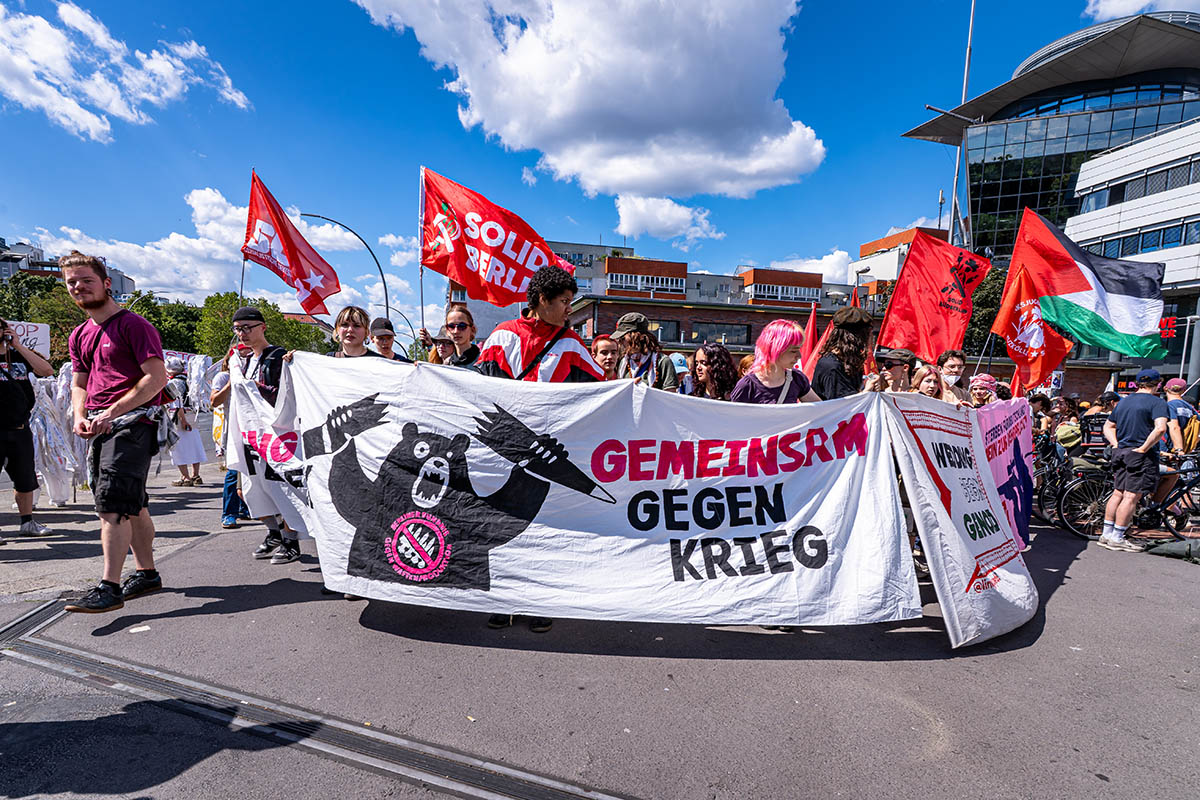 Protest gegen Waffenfabrik im Wedding: 