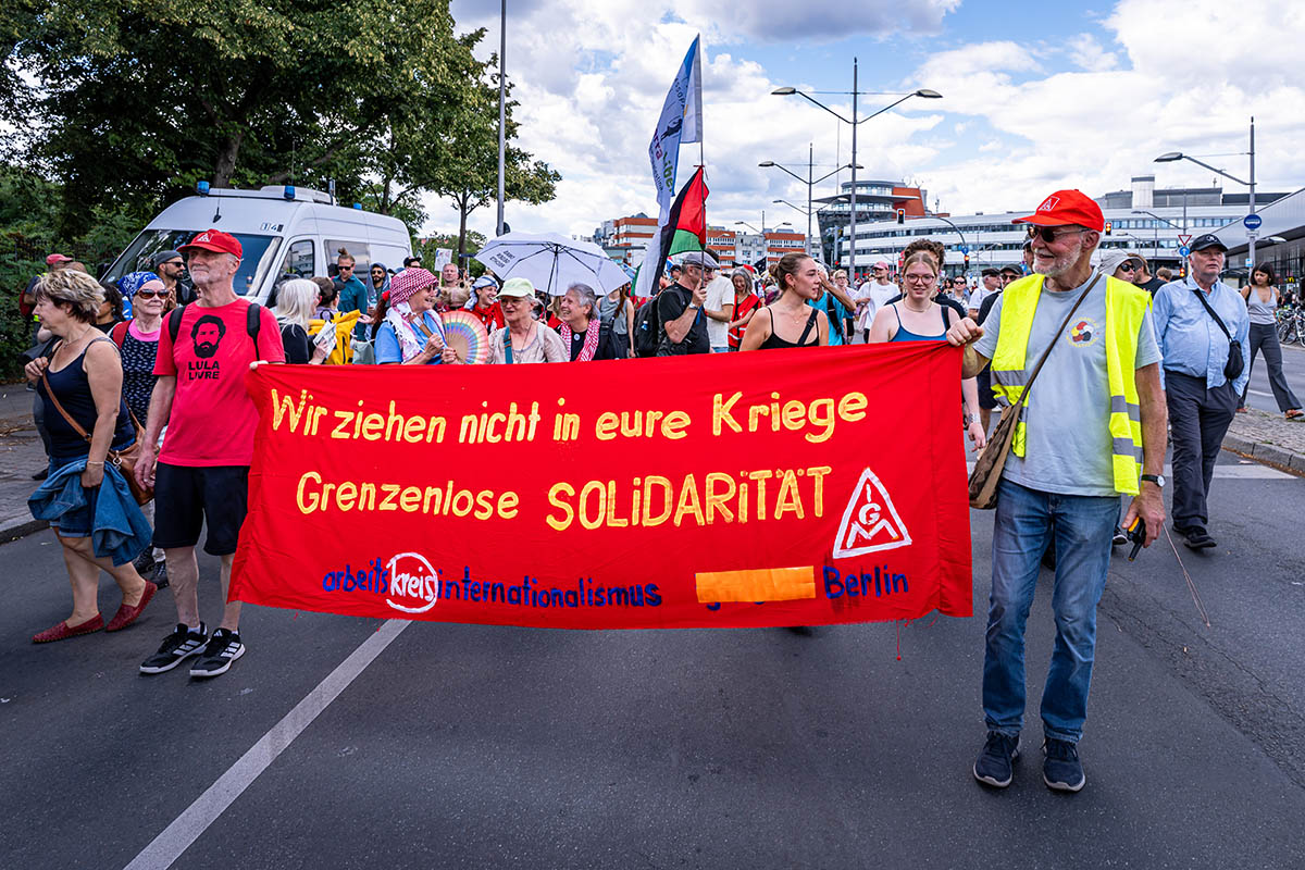 Protest gegen Waffenfabrik im Wedding: 