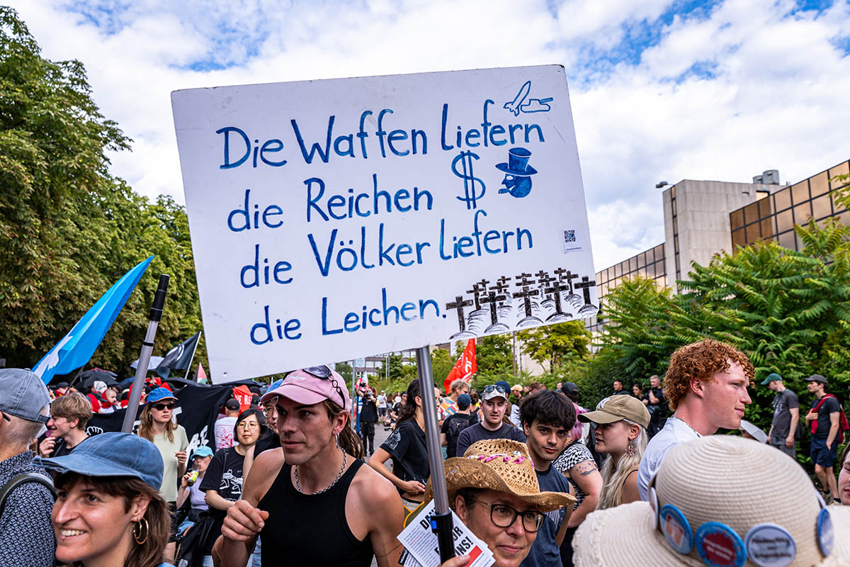 Protest gegen Waffenfabrik im Wedding: 