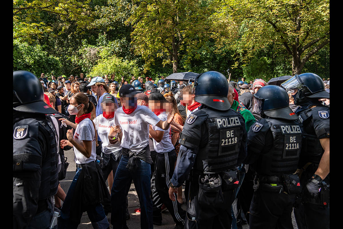 Protest gegen Waffenfabrik im Wedding: 