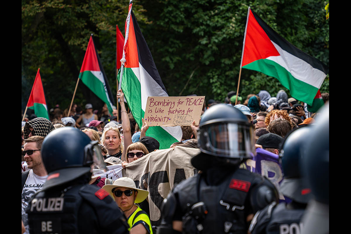 Protest gegen Waffenfabrik im Wedding: 