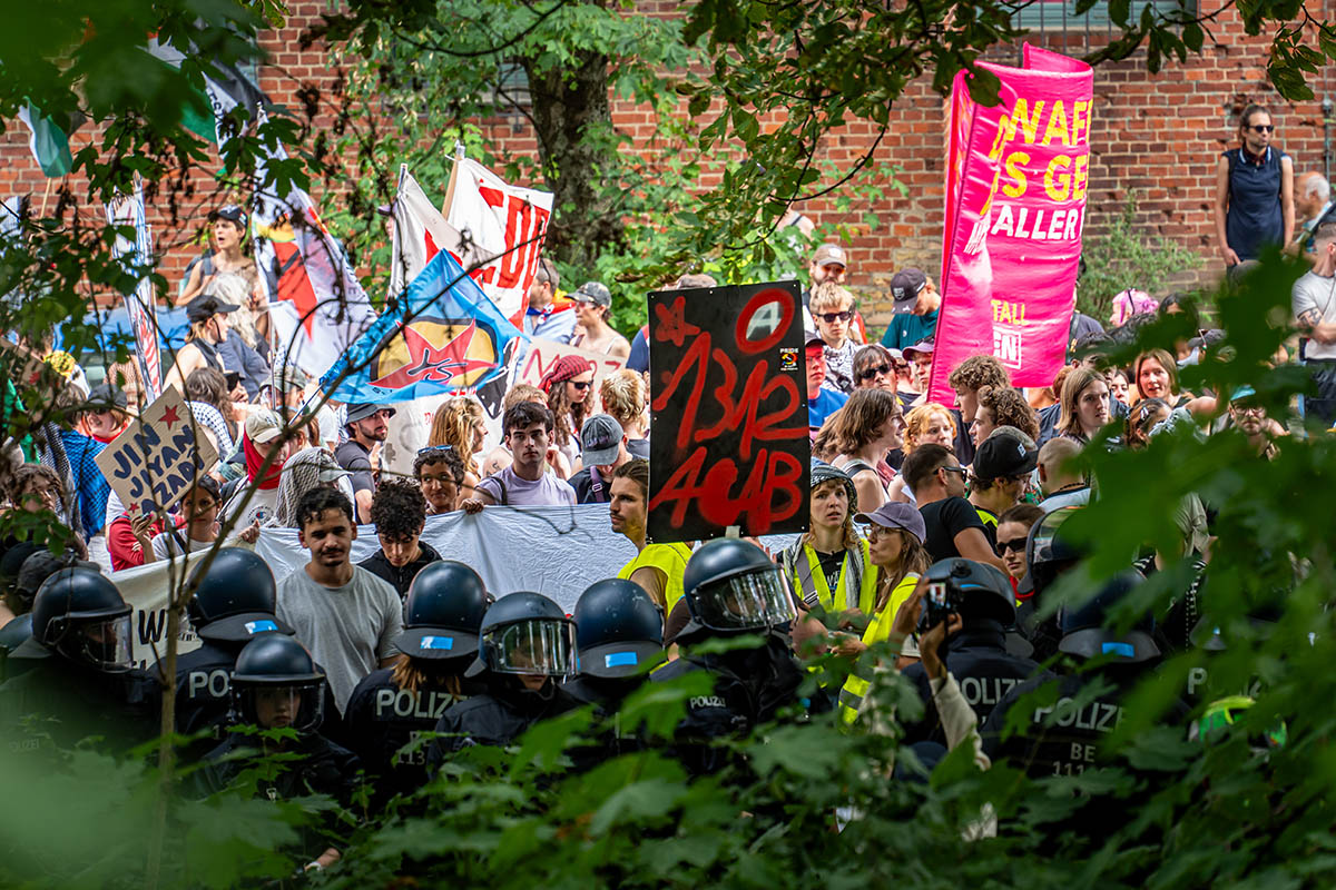 Protest gegen Waffenfabrik im Wedding: 