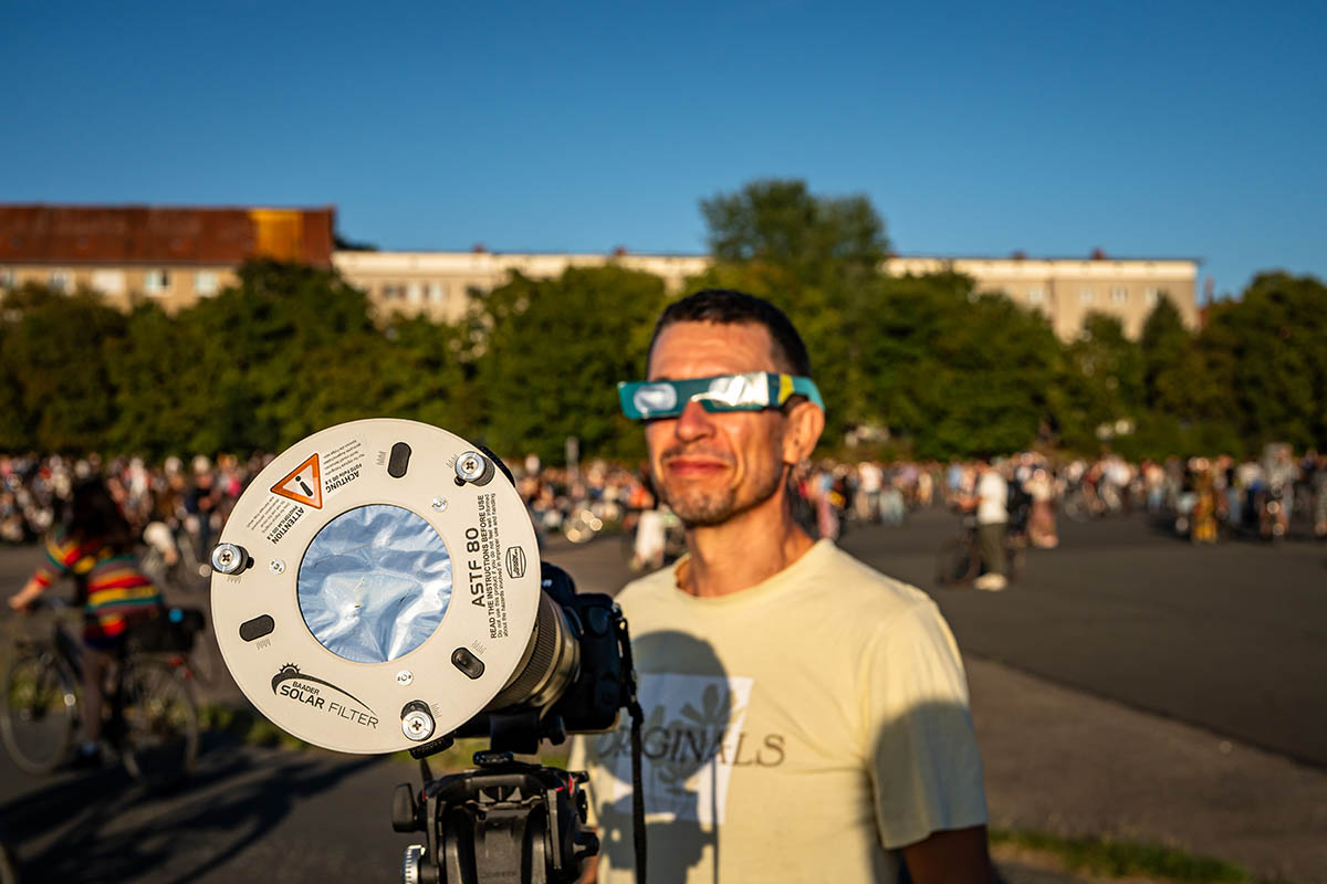 Partielle Sonnenfinsternis in Berlin begeistert Tausende: Array