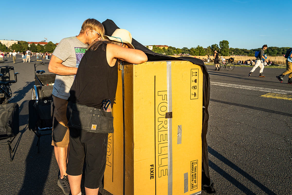Partielle Sonnenfinsternis in Berlin begeistert Tausende: Array