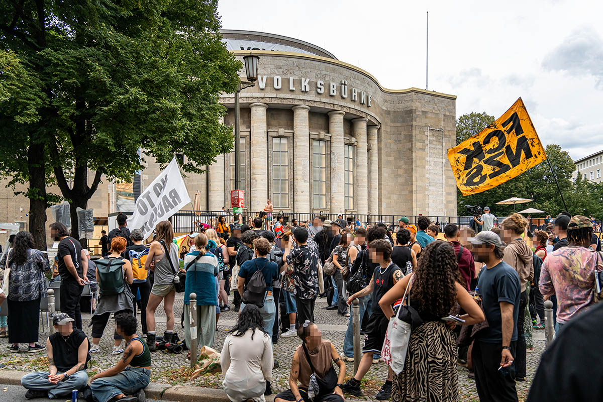 Black Lives Matter Kundgebung am Volksbad: Array