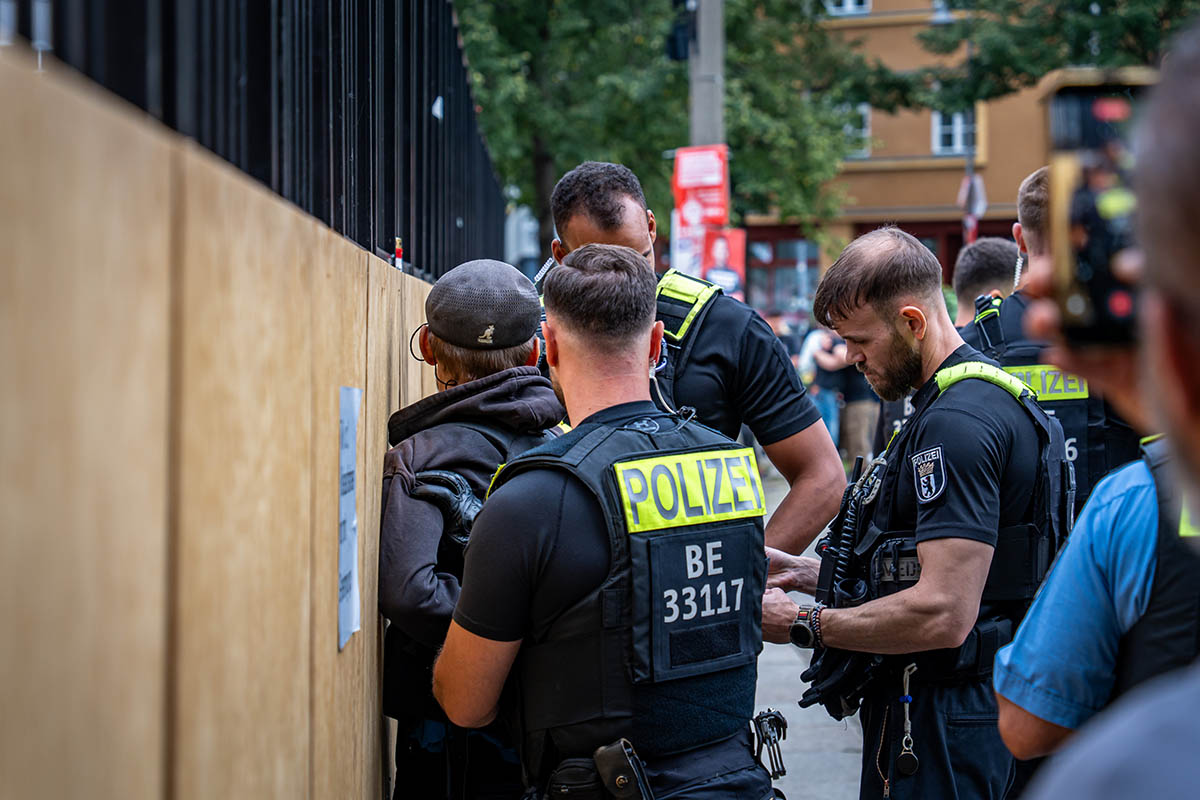 Black Lives Matter Kundgebung am Volksbad: Array