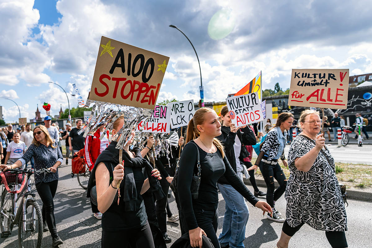Zehntausende protestieren für wehrhafte Demokratie: 