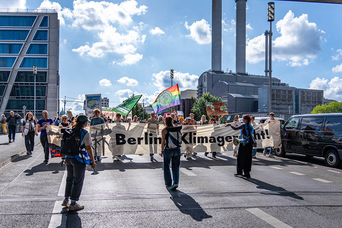 Zehntausende protestieren für wehrhafte Demokratie: 