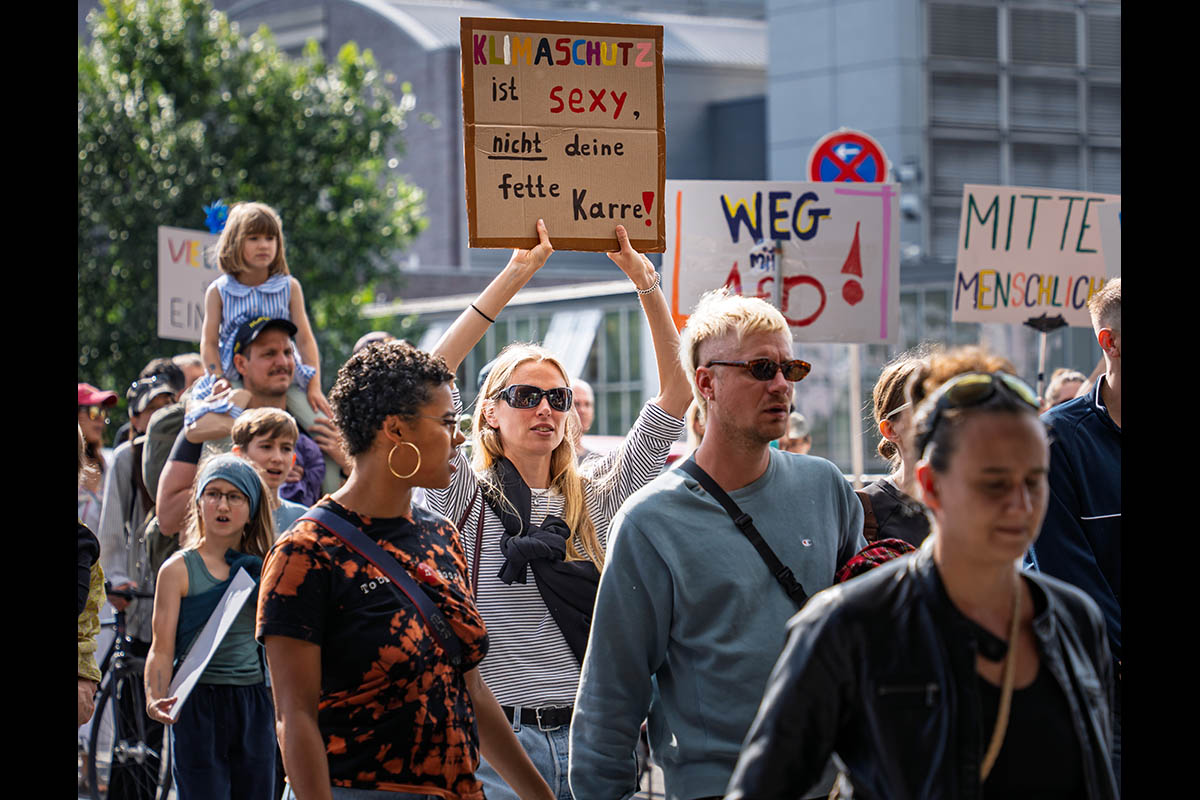 Zehntausende protestieren für wehrhafte Demokratie: 