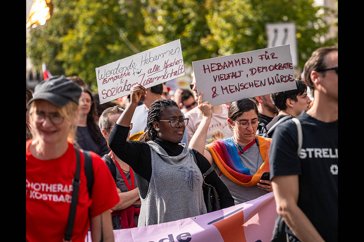 Zehntausende protestieren für wehrhafte Demokratie: 