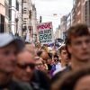 Zehntausende protestieren für wehrhafte Demokratie:    