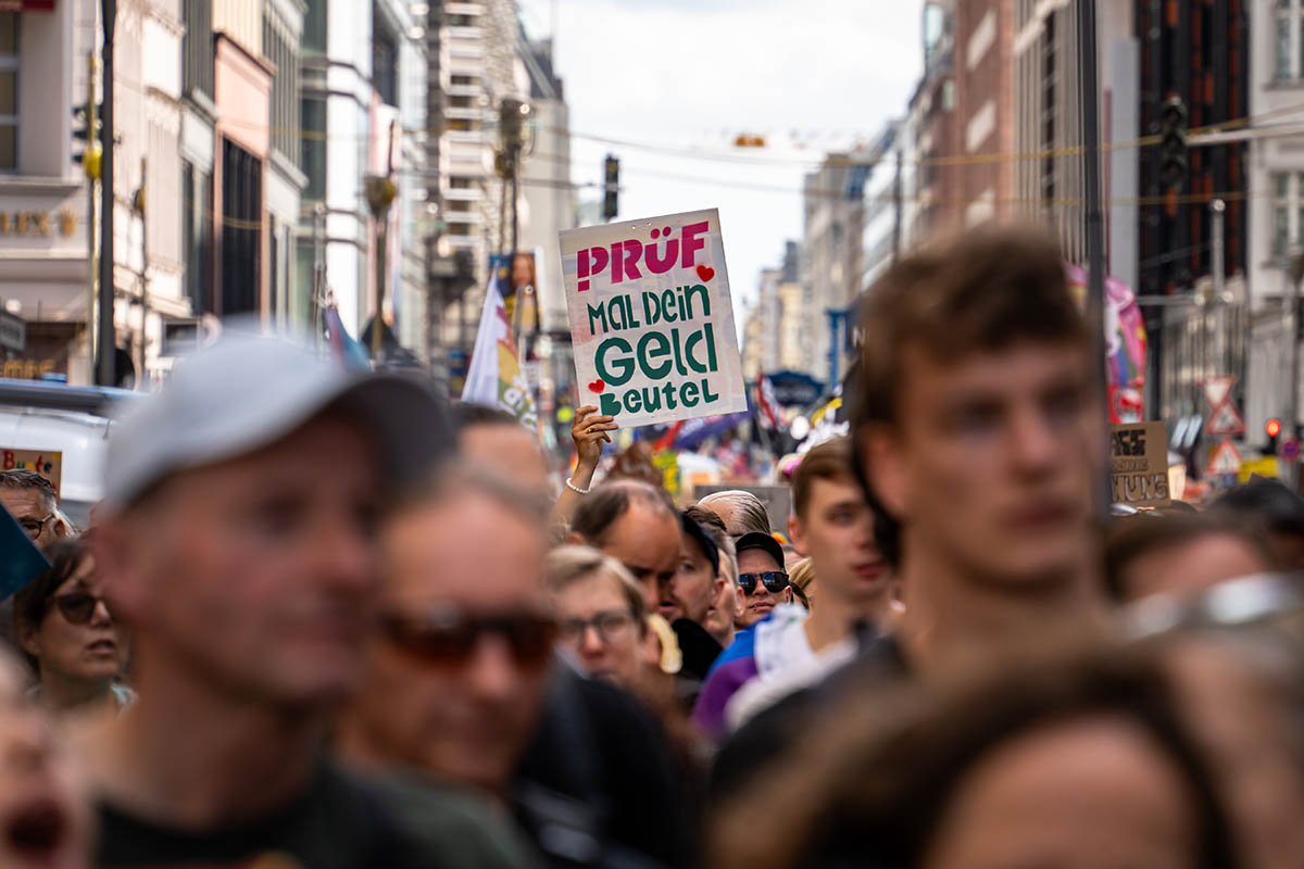 Zehntausende protestieren für wehrhafte Demokratie: 