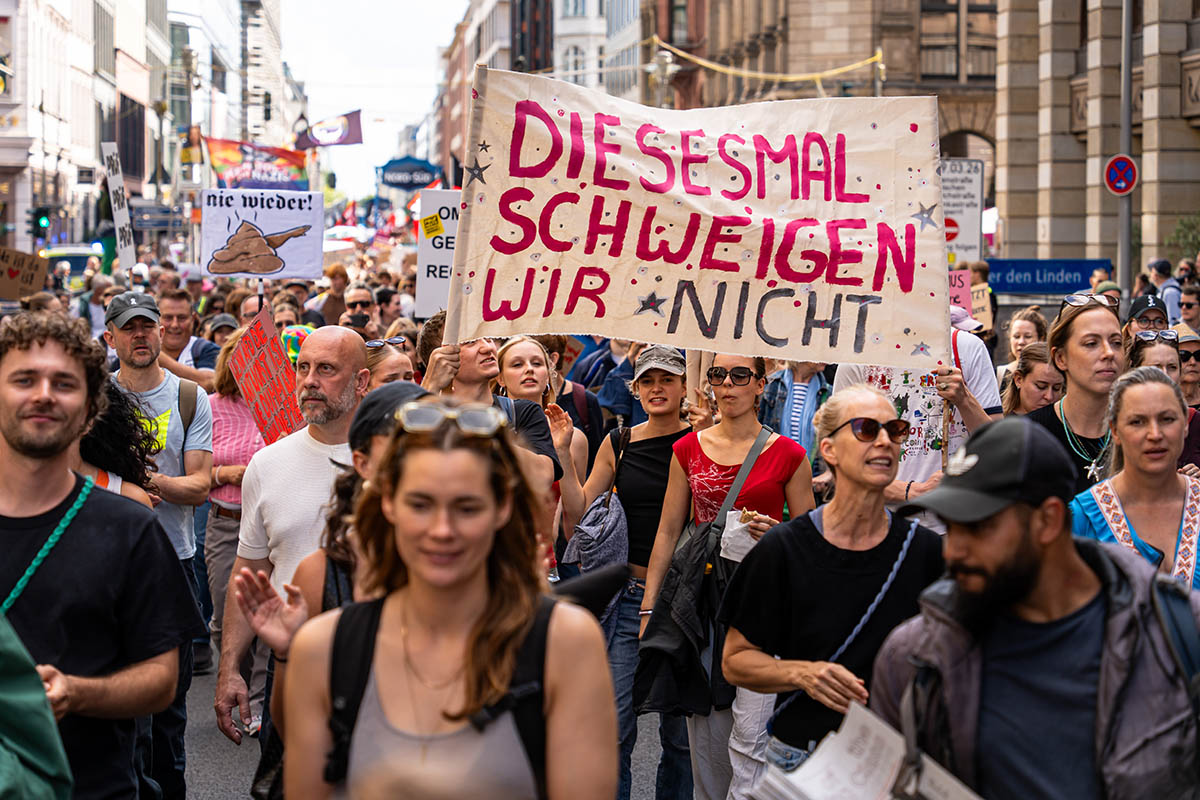 Zehntausende protestieren für wehrhafte Demokratie: 