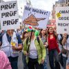Zehntausende protestieren für wehrhafte Demokratie:    