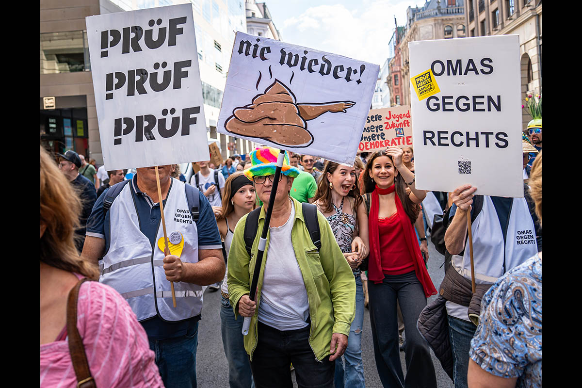 Zehntausende protestieren für wehrhafte Demokratie: 
