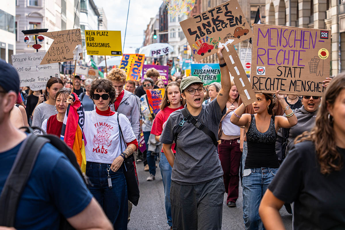 Zehntausende protestieren für wehrhafte Demokratie: 