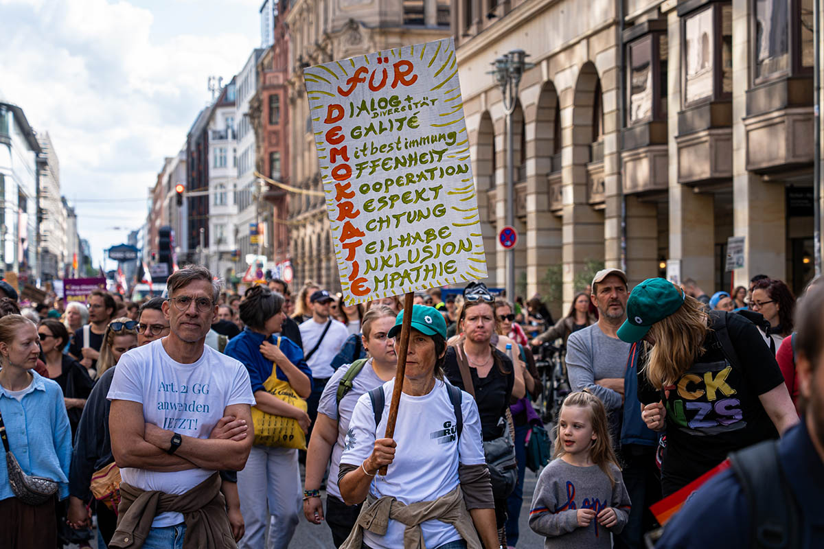 Zehntausende protestieren für wehrhafte Demokratie: 