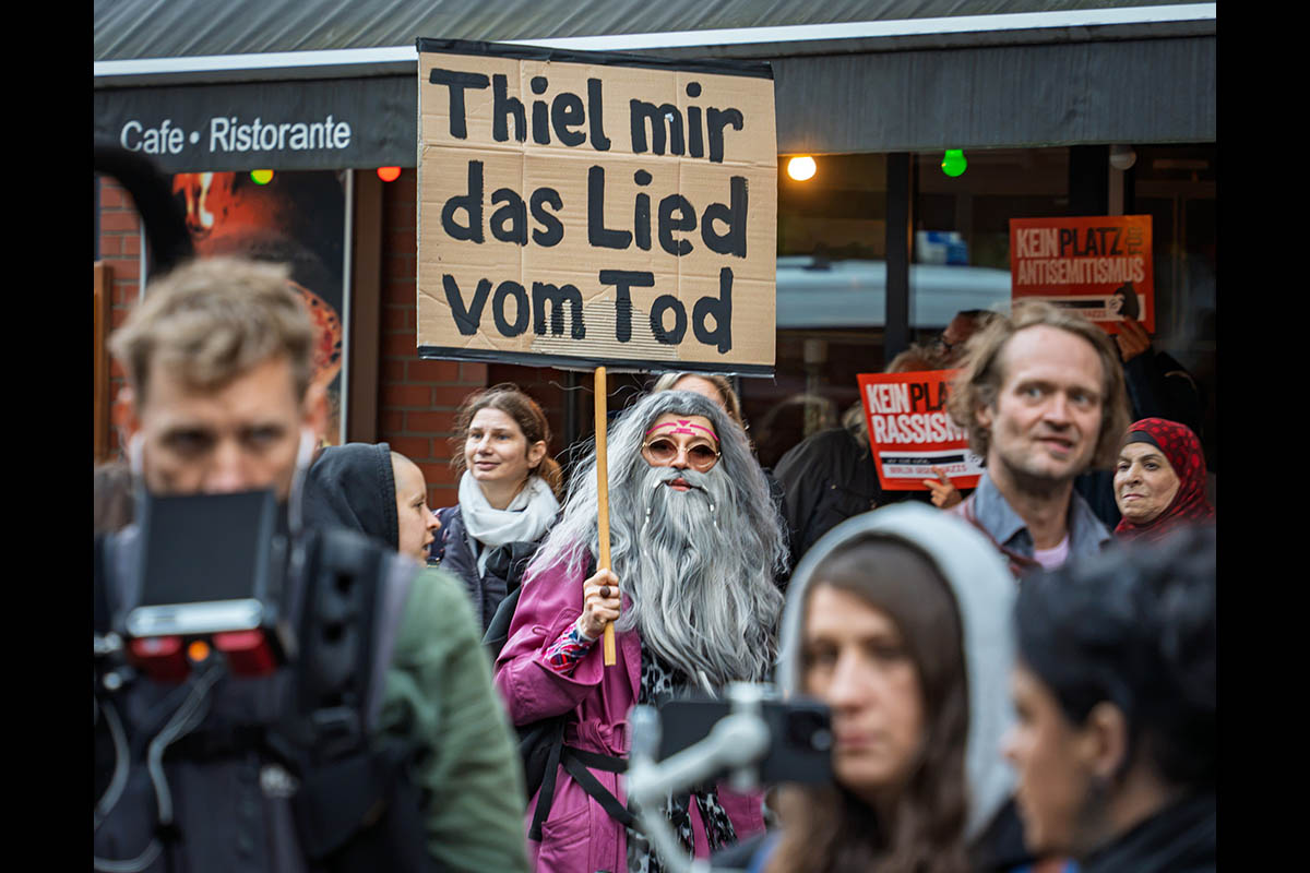 Protest gegen Springer-Demokratiepreis für Peter Thiel: 