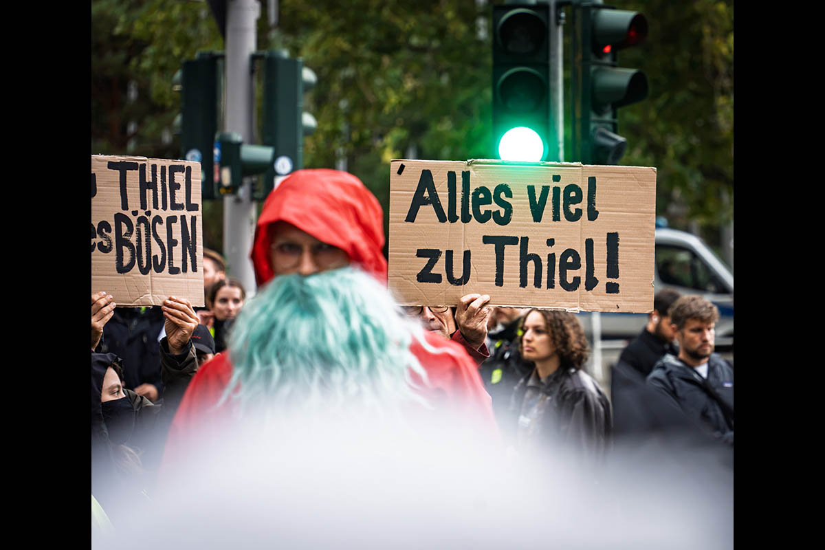 Protest gegen Springer-Demokratiepreis für Peter Thiel: 