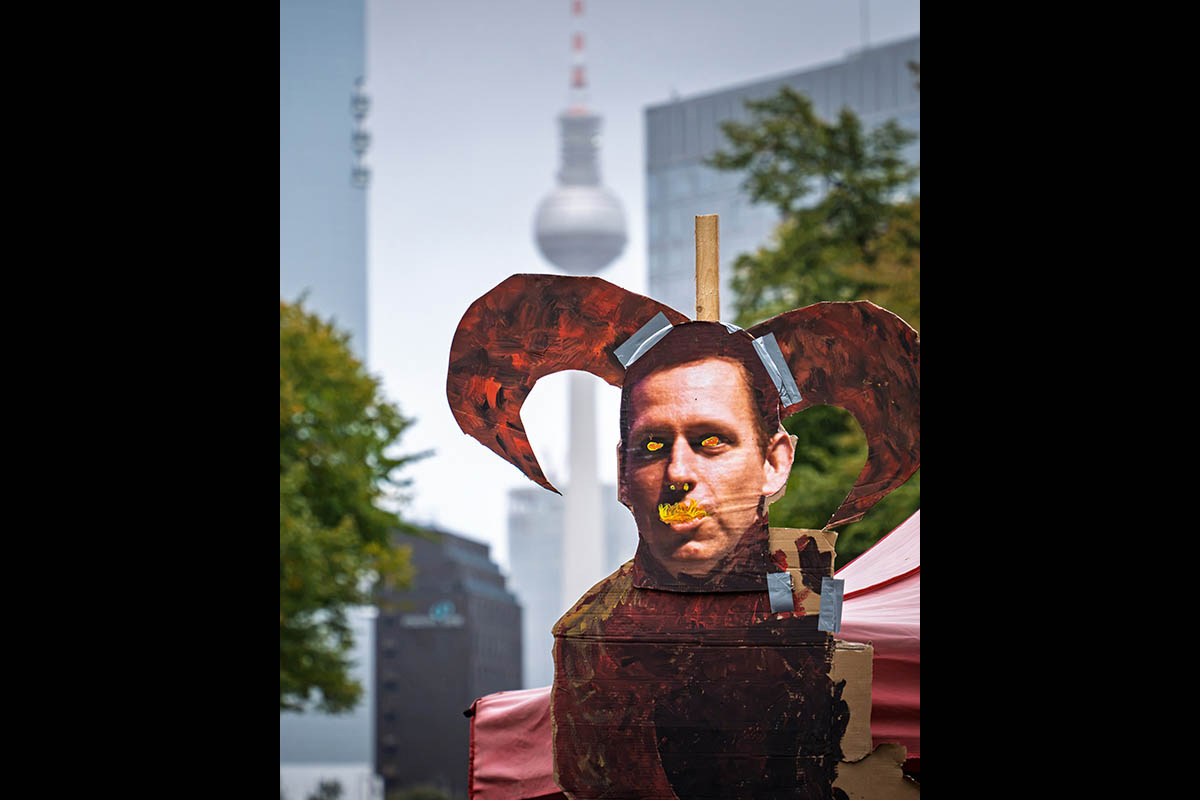 Protest gegen Springer-Demokratiepreis für Peter Thiel: 