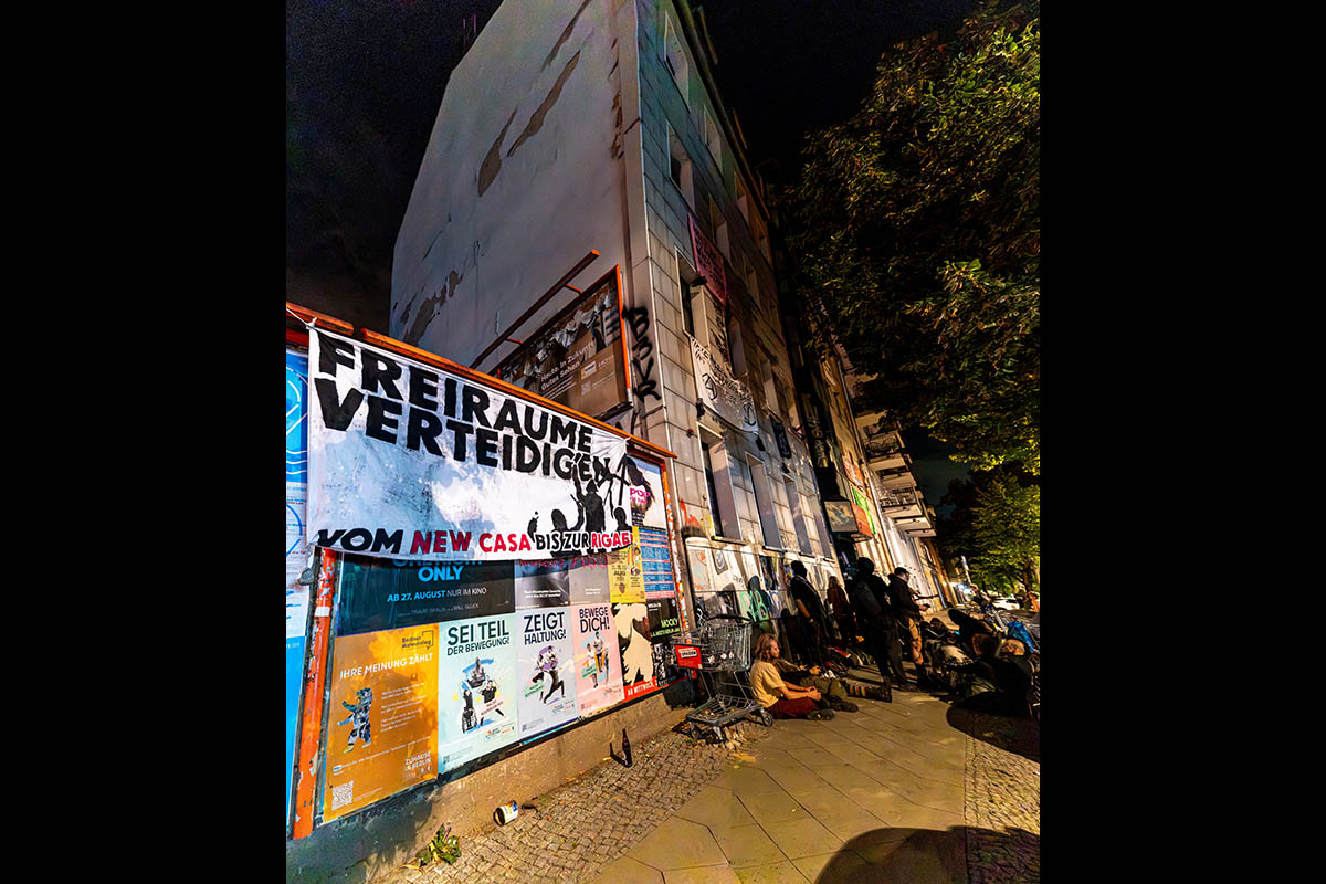 Hausbesetzung Georghof Friedrichshain: Array